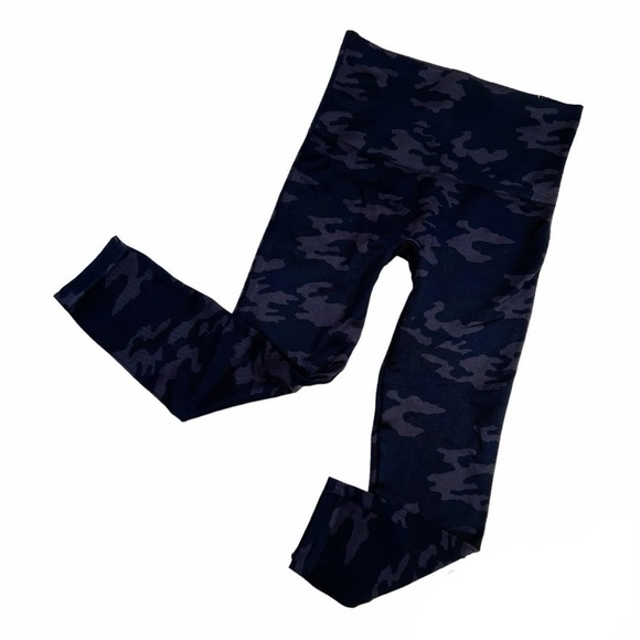 SPANX LOOK AT ME NOW BLACK CAMO CROPPED LEGGING NWT MEDIUM - Picture 1 of 10